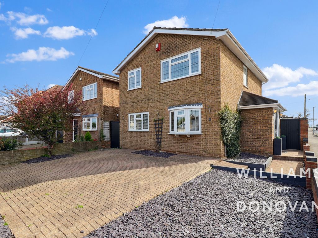 4 bed detached house for sale in Lea Road, Benfleet SS7, £500,000 Zoopla