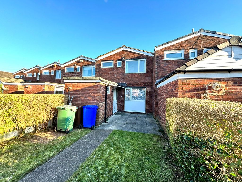 3 bed terraced house for sale in Richmond Walk, Radcliffe M26, £160,000