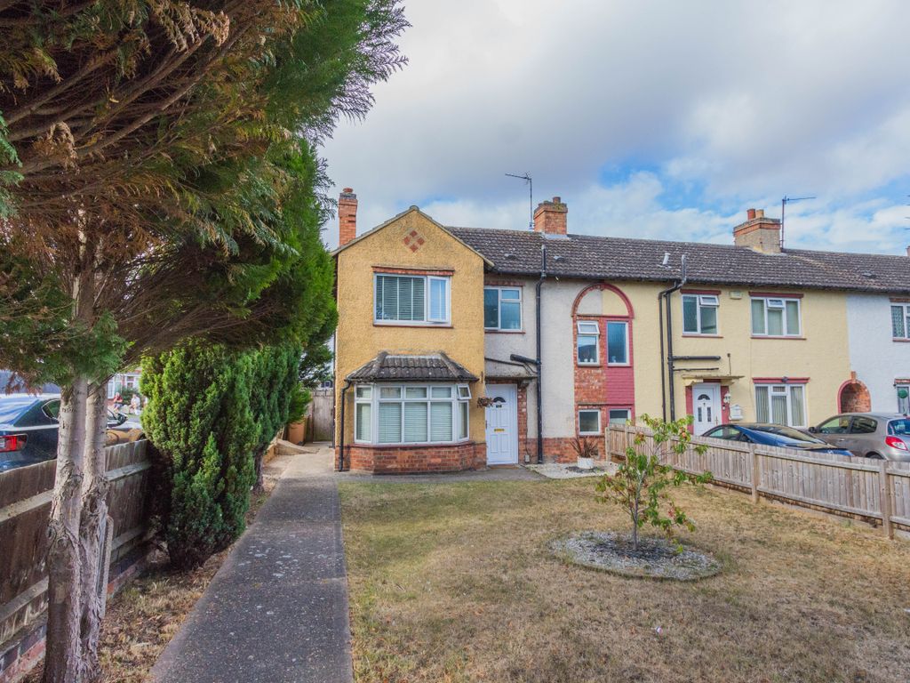 3 bed end terrace house for sale in Irthlingborough Road, Finedon