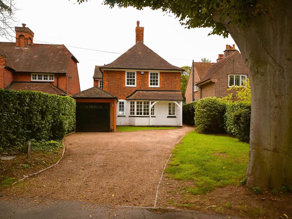 4 bed detached house for sale in Reed Pond Walk, Exhibiton Estate, Gidea Park, Romford RM2 Zoopla