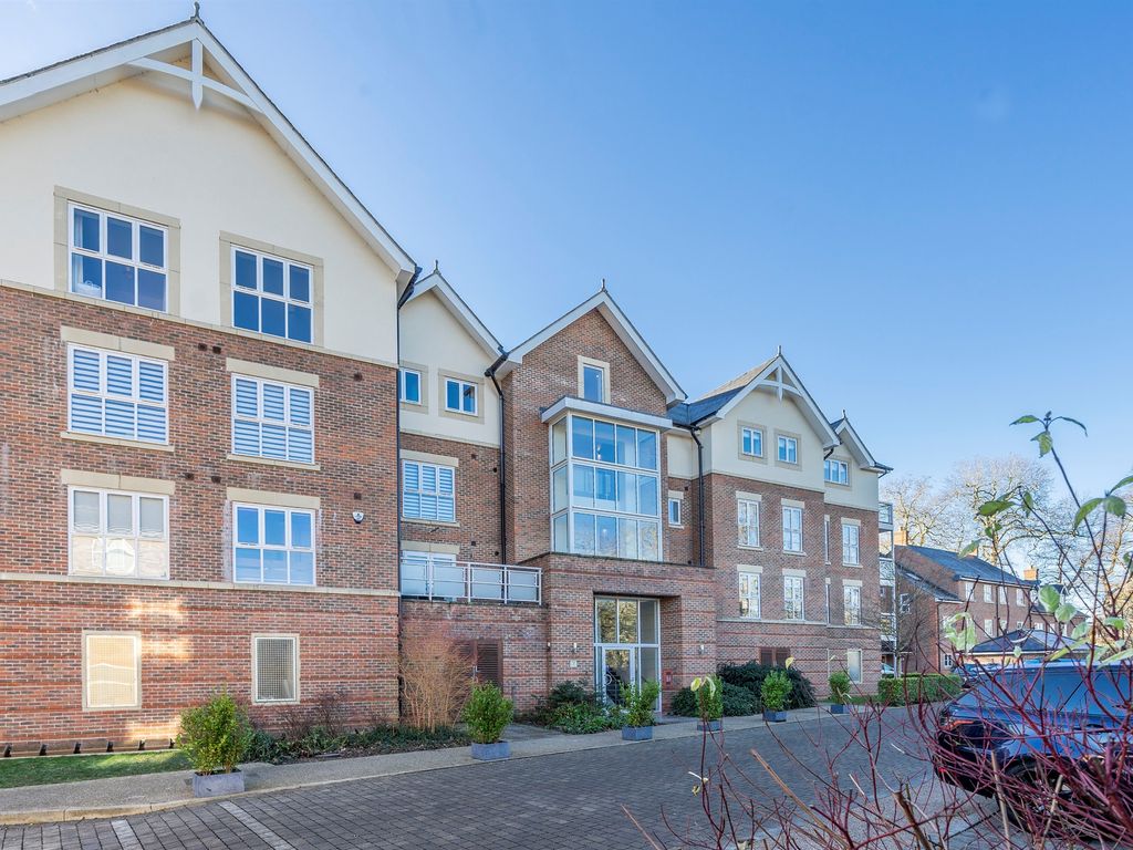 1 bed flat for sale in Townsend Gate, Berkhamsted HP4, £400,000 Zoopla