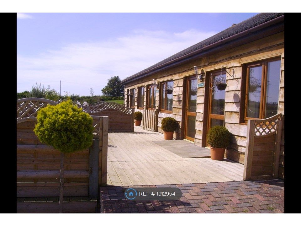 2 bed bungalow to rent in Wayside Farm, Shepton Mallet BA4, £1,200 pcm