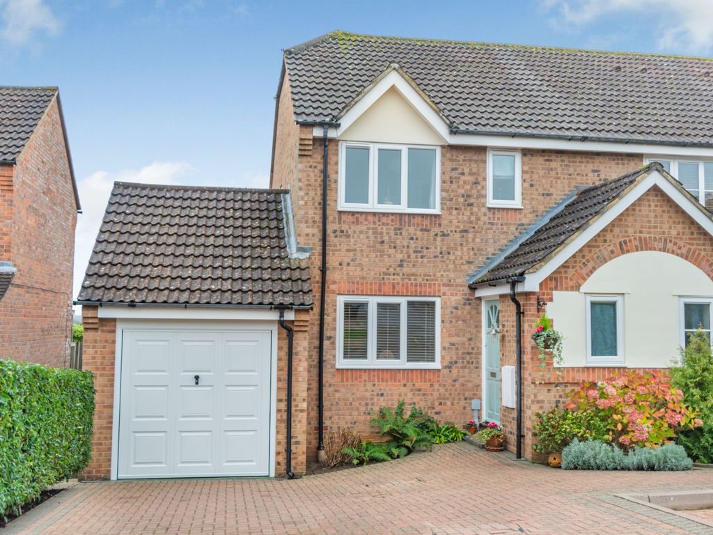 3 bed semidetached house for sale in Thelluson Way, Rickmansworth WD3