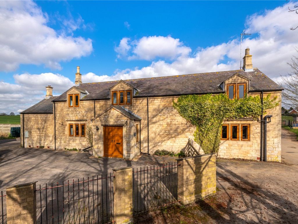 4 bed detached house for sale in Water Lane, Ancaster, Grantham