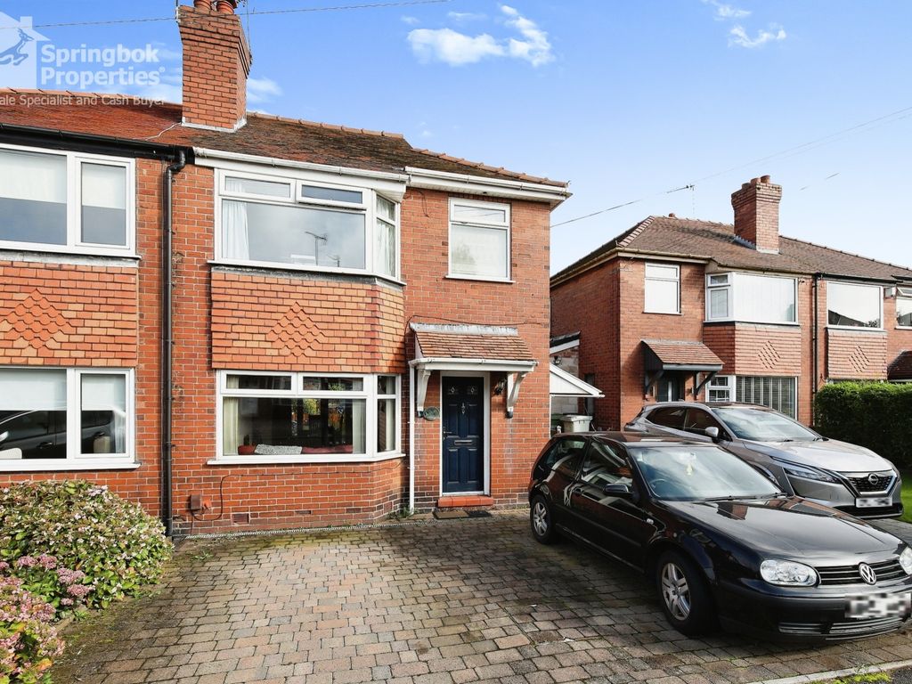 4 bed semidetached house for sale in Regent Avenue, Ivymeade