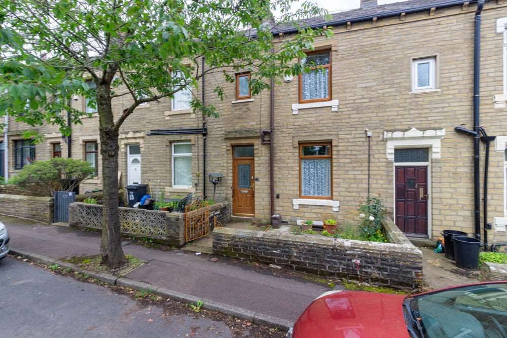 3 bed terraced house for sale in Chester Road, Halifax HX3, £140,000