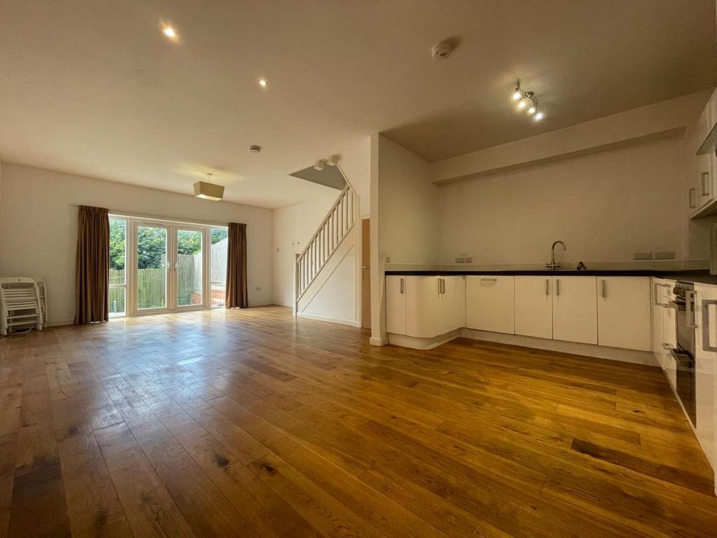 4 bed end terrace house to rent in Bevendean Road, Brighton BN2, £2,250 pcm Zoopla