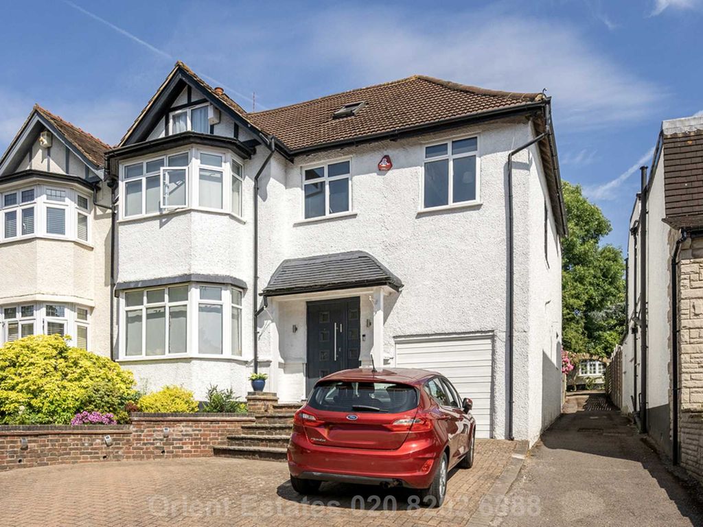 6 bed semidetached house for sale in Broughton Avenue, London N3, £1,350,000 Zoopla
