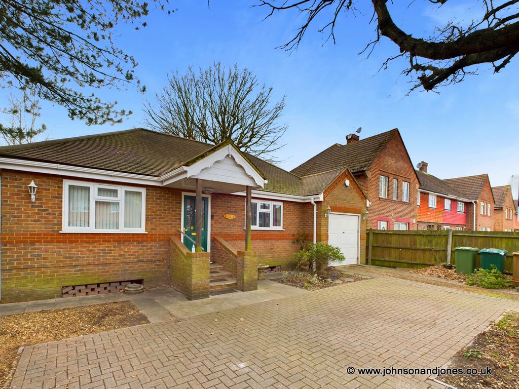 2 bed detached bungalow for sale in Gloucester Crescent, Laleham TW18