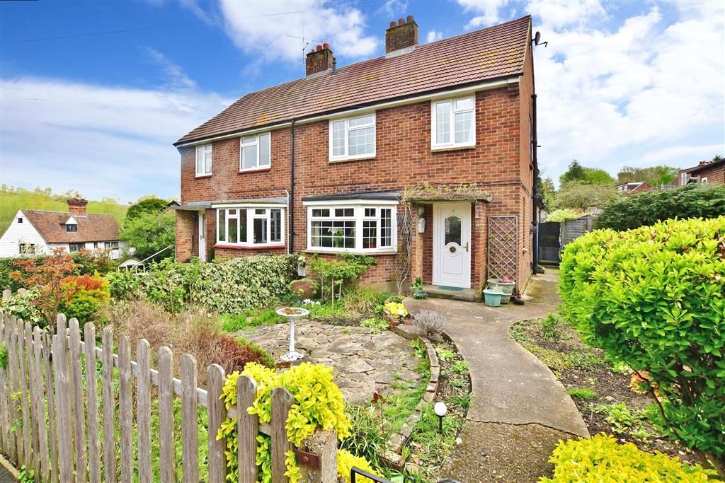 3 bed semidetached house for sale in Saddlers Park, Eynsford, Kent DA4