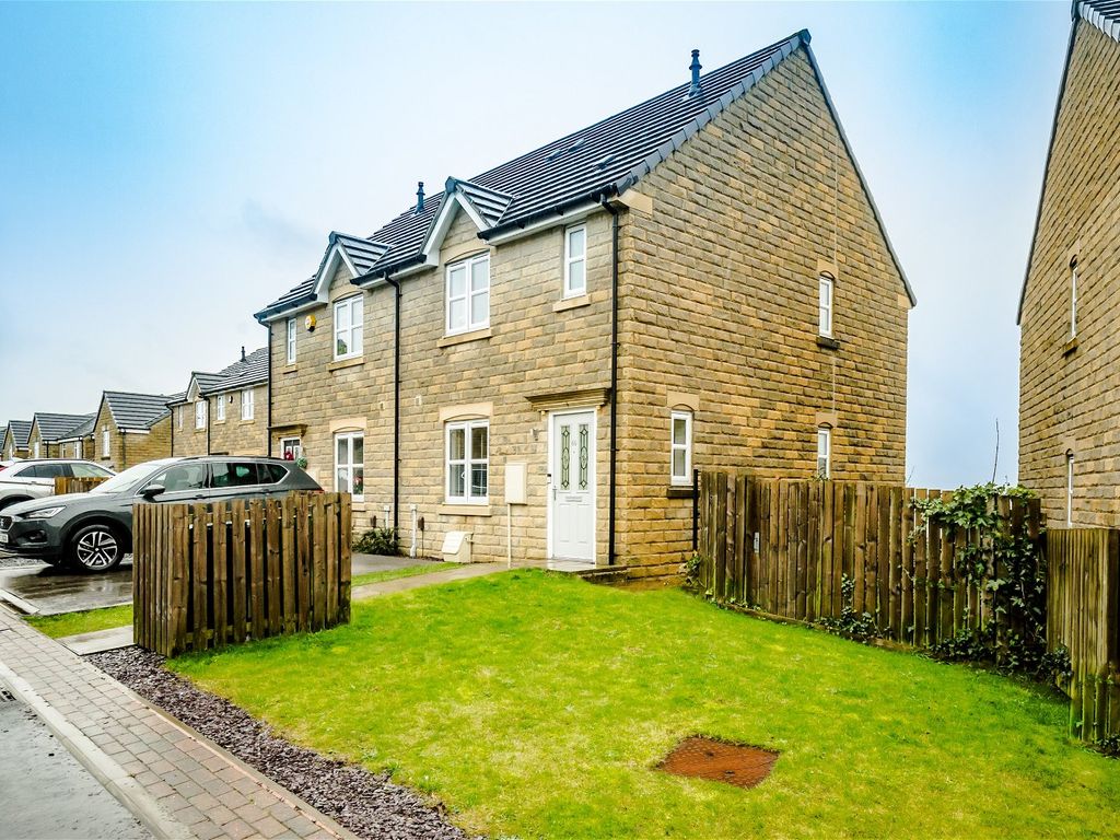 3 bed semidetached house for sale in Dryden Way, Lindley, Huddersfield
