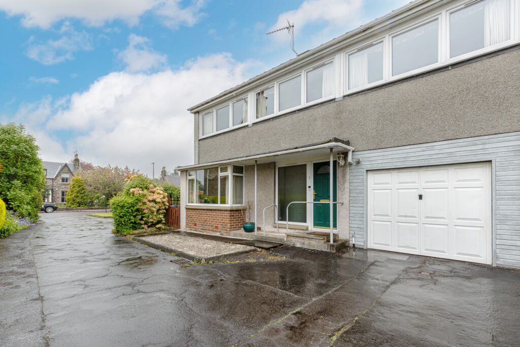 2 bed end terrace house for sale in Keir Gardens, Bridge Of Allan FK9