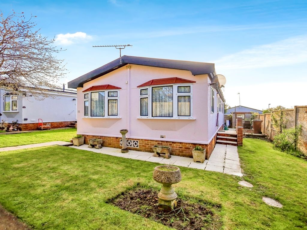 2 bed mobile/park home for sale in Lion House Park, Mill Road, Hailsham