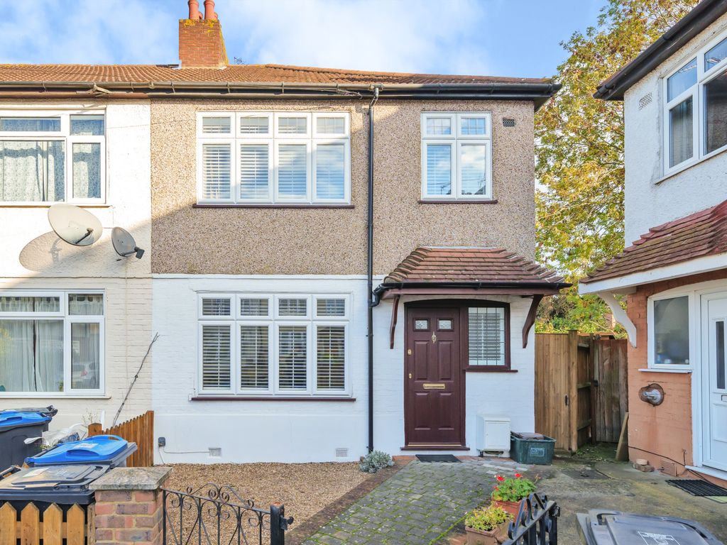 3 bed end terrace house for sale in Walsingham Road, Mitcham CR4, £