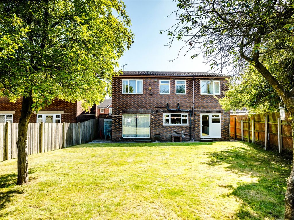 8 bed property to rent in Springwood Hall Gardens, Springwood, Huddersfield, West Yorkshire HD1