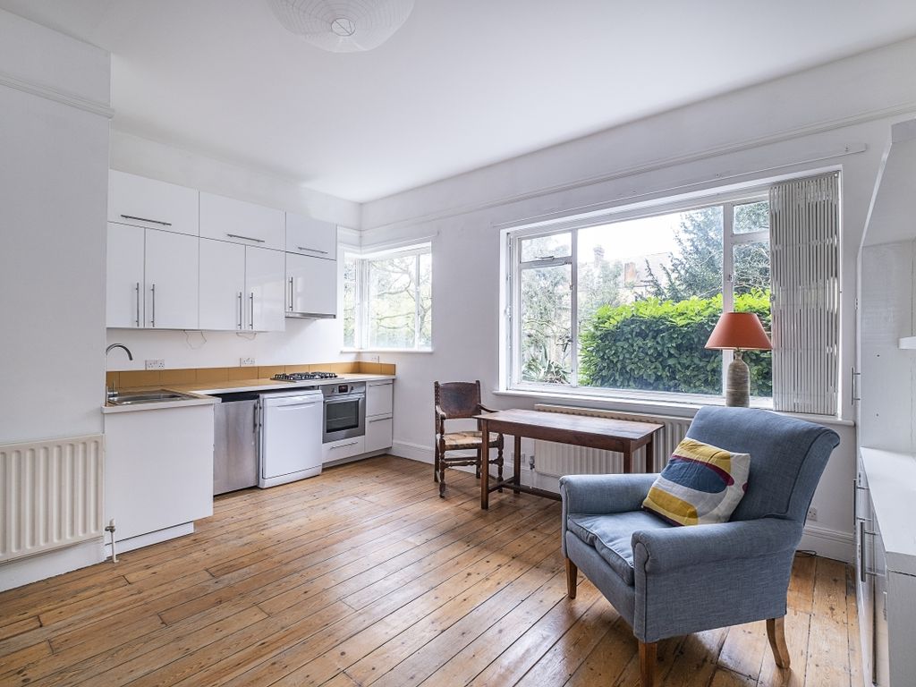 1 bed flat to rent in Clapham Common North Side, London SW4, £1,800 pcm