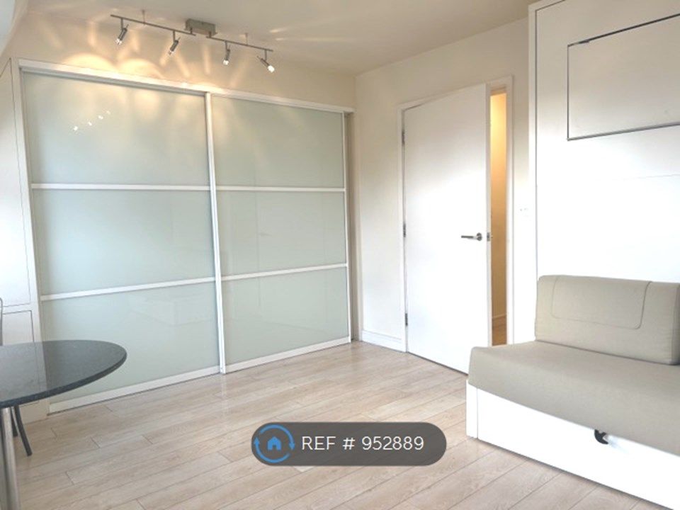 Studio to rent in Battersea High Street, London SW11, £1,280 pcm Zoopla