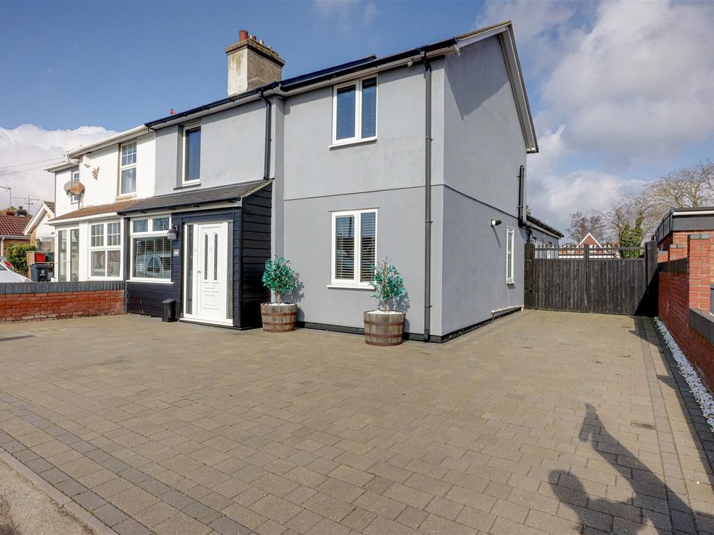 5 bed semidetached house for sale in St. Johns Road, ClactonOnSea