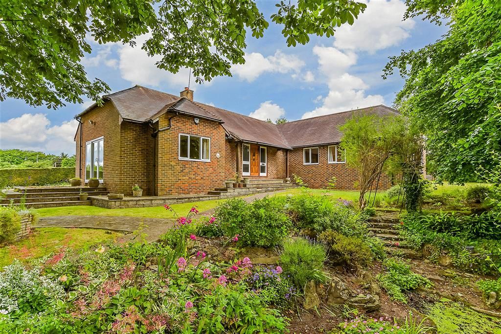 4 bed detached bungalow for sale in The Street, Detling, Maidstone