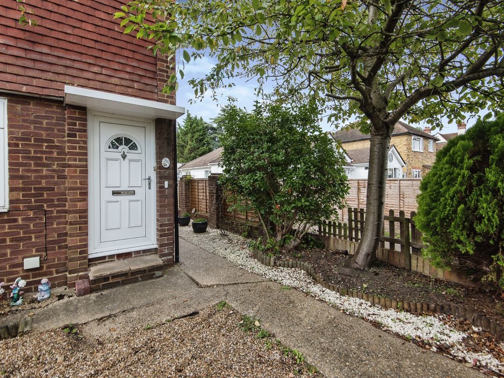 2 bed flat for sale in Feltham Hill Road, Ashford TW15, £290,000 Zoopla