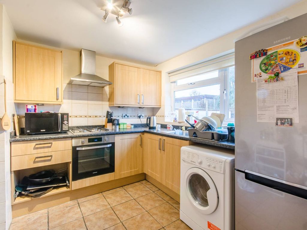 2 bed flat to rent in Clitherow Avenue, Hanwell, London W7 Zoopla