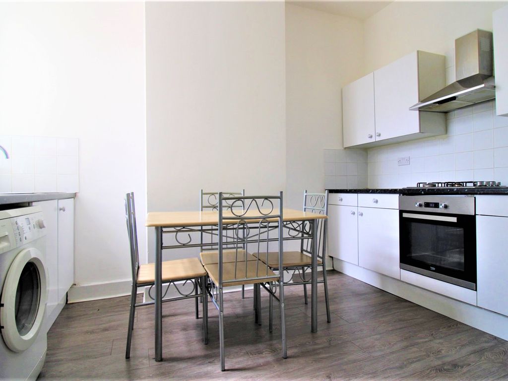 3 bed flat to rent in Lea Bridge Road, Leyton E10 Zoopla