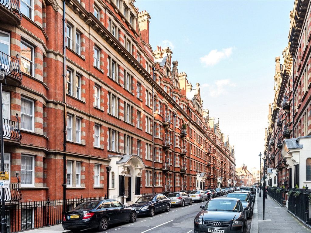 3 bed flat for sale in Clarence Gate Gardens, Glentworth Street, London