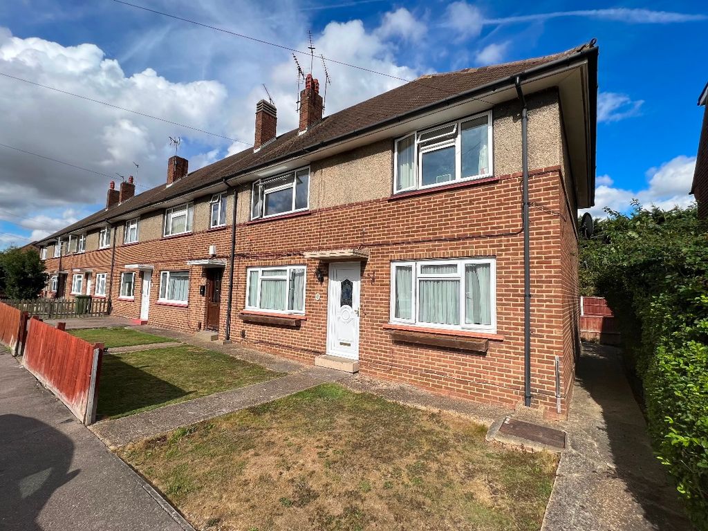 2 bed for sale in Cowley Road, Romford RM3 Zoopla