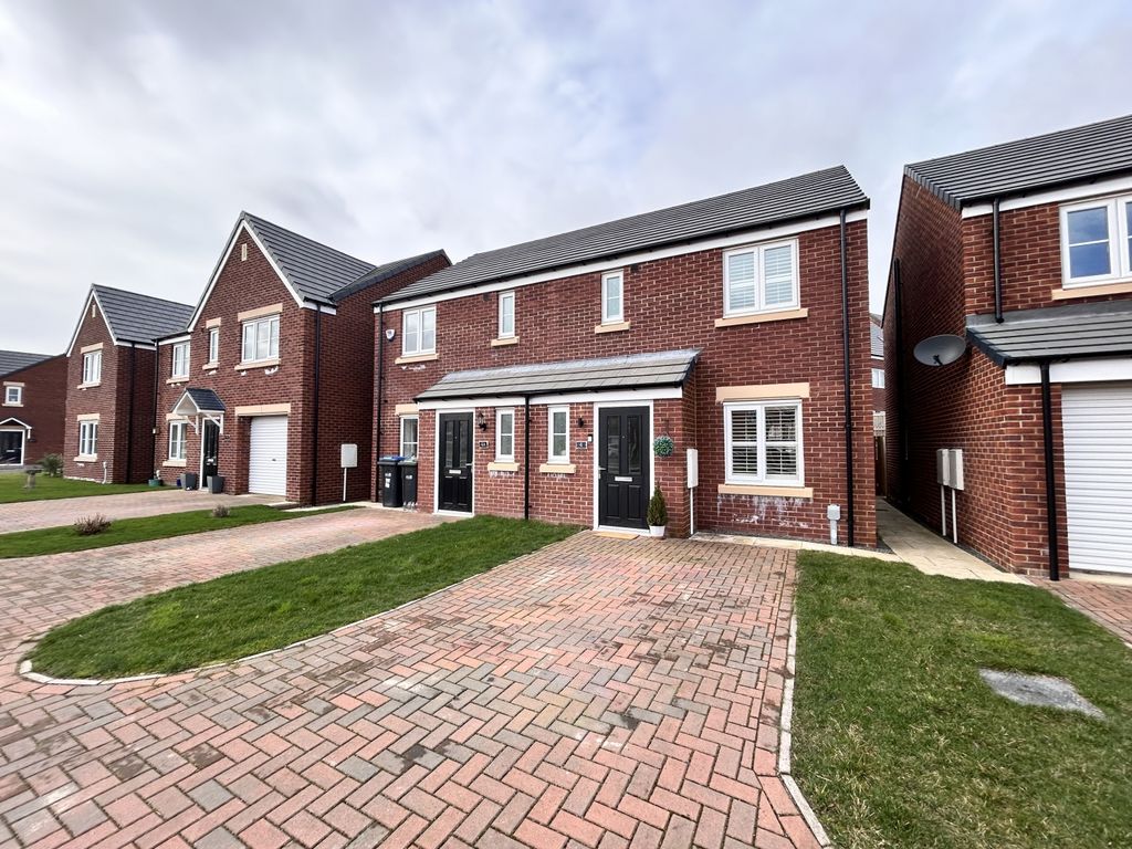 3 bed semidetached house for sale in Parkinson Crescent, Sherburn