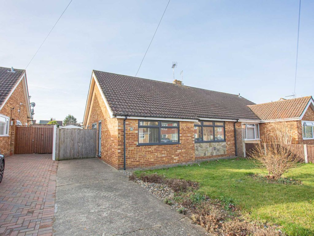 2 bed bungalow for sale in Tilbury Road, Rainham ME8, £315,000 Zoopla