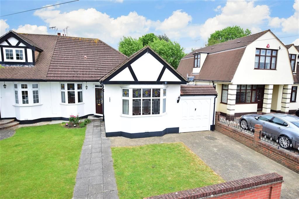 2 bed semidetached bungalow for sale in Elmhurst Drive, Hornchurch