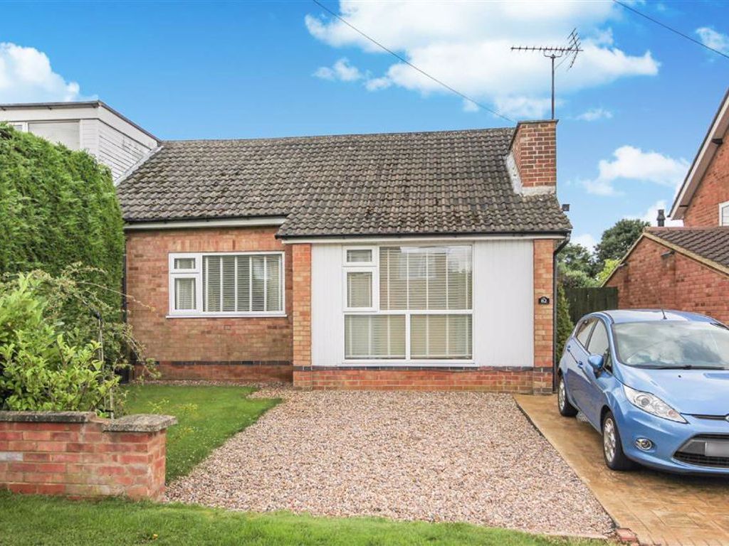 2 bed semidetached bungalow for sale in Oakway, Wellingborough