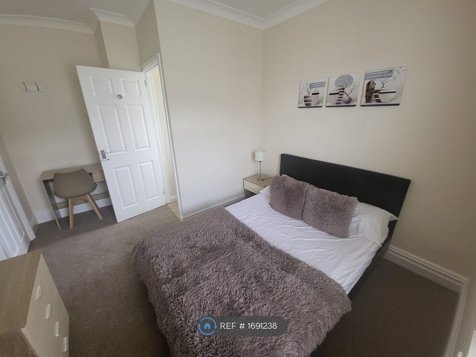 Room to rent in CoOperative Street, Rotherham S63 Zoopla