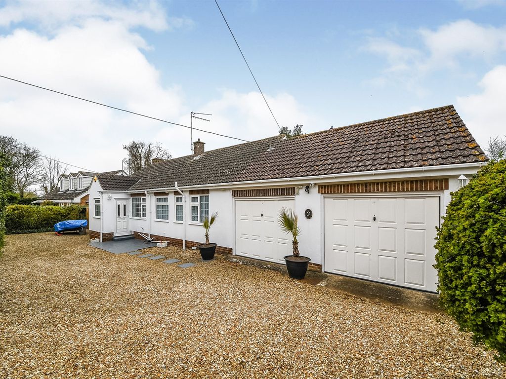 3 bed detached bungalow for sale in Ringstead Road, Heacham, King's