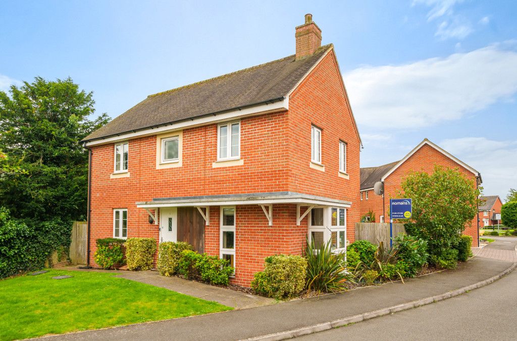 3 bed detached house for sale in Milton Place, High HP13, £