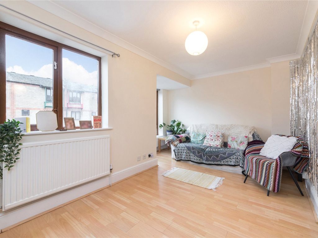 Caledonian Wharf, London E14