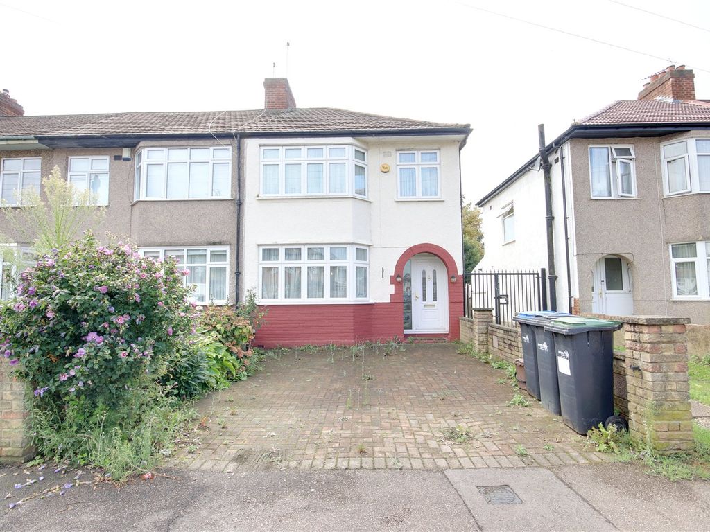 3 bed end terrace house for sale in Oatlands Road, Enfield EN3, £