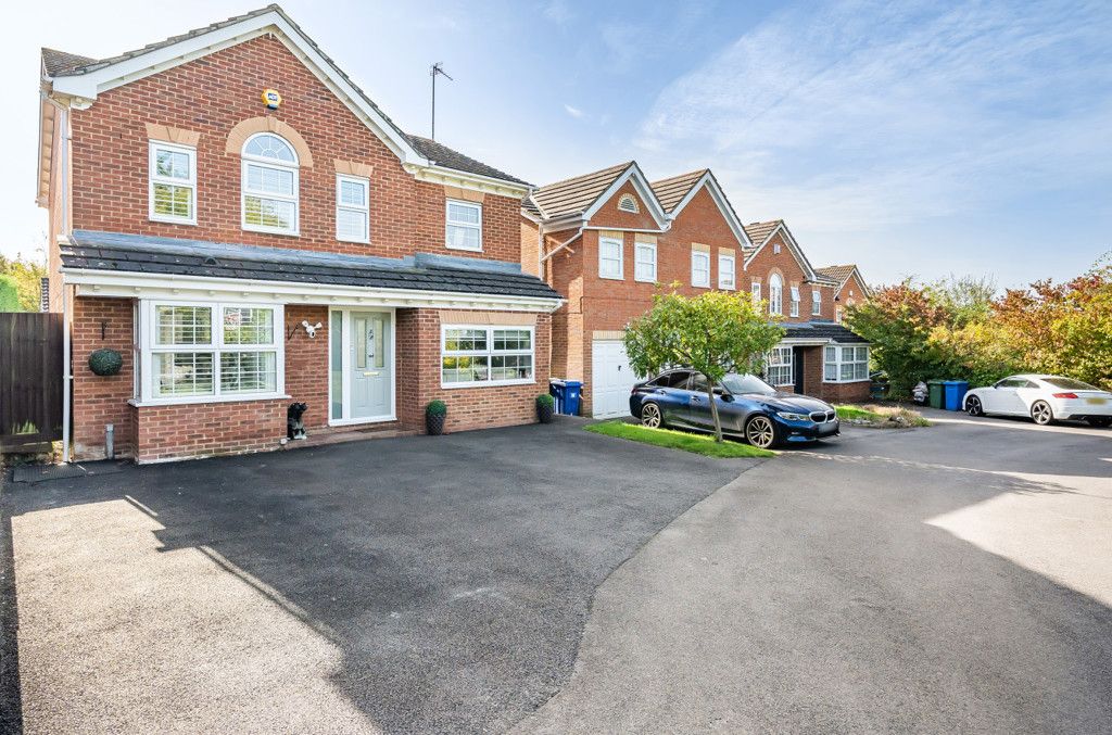4 bed detached house for sale in Westmorland Drive, Warfield, Bracknell