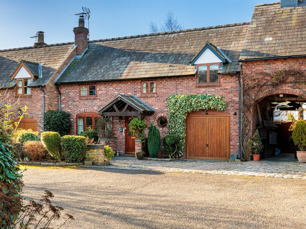 3 bed semidetached house for sale in Oaktree Court, Willington Corner