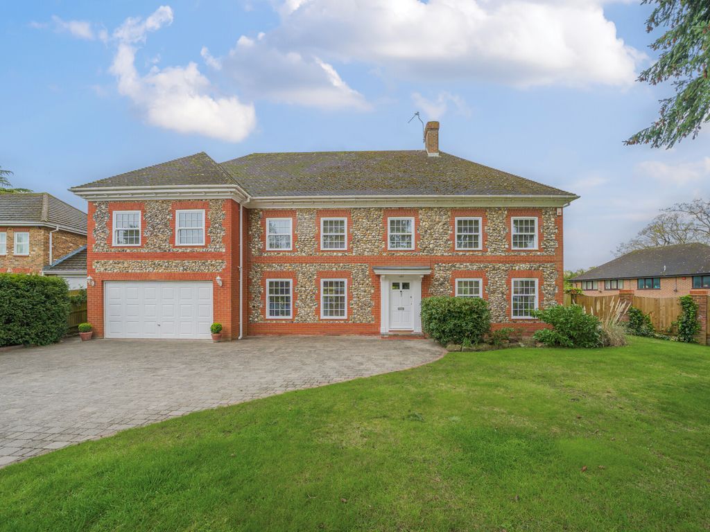 5 bed detached house for sale in Woodbank Avenue, Gerrards Cross SL9, £