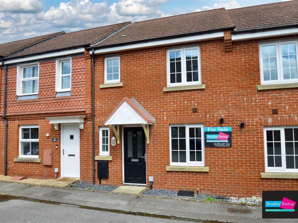 3 bed terraced house for sale in Close, Singleton, Ashford