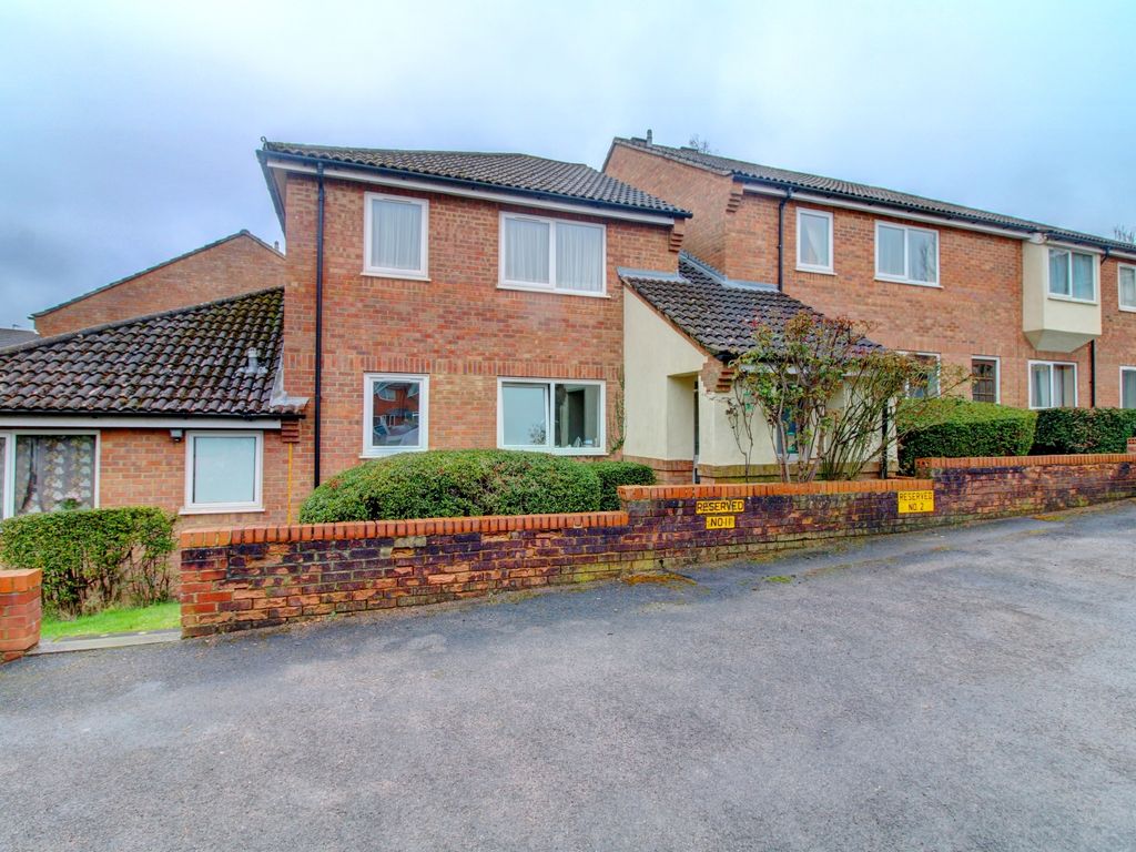 2 bed flat for sale in Eaton Avenue, High HP12 Zoopla