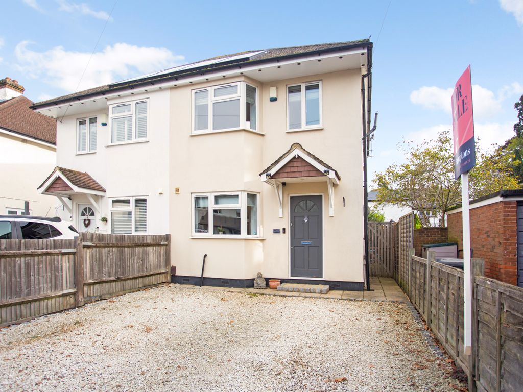 3 bed semidetached house for sale in Birchfield Close, Addlestone KT15