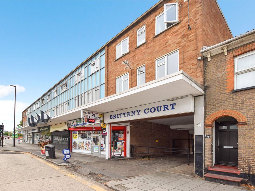 2 bed flat for sale in High Street South, Dunstable, Bedfordshire LU6