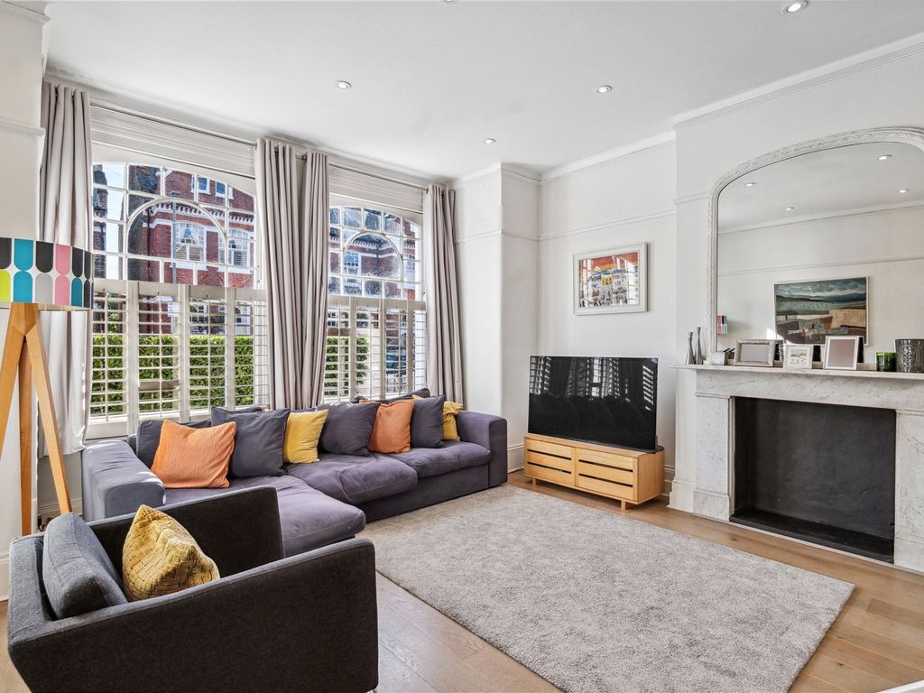 2 bed for sale in Crockerton Road, London SW17, £825,000
