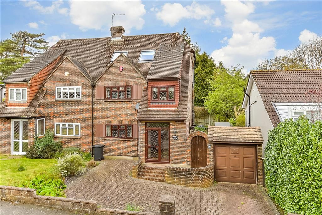 4 bed semidetached house for sale in Darcy Close, Coulsdon, Surrey CR5