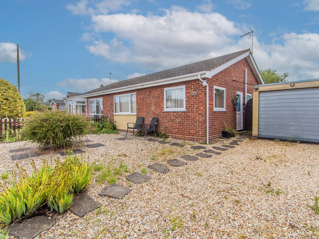 2 bed semidetached bungalow for sale in Ivy Way, Mattishall, Dereham