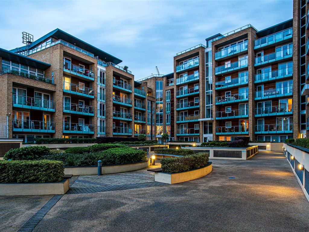 1 bed flat to rent in Battersea Park Road, Battersea Park, London SW8