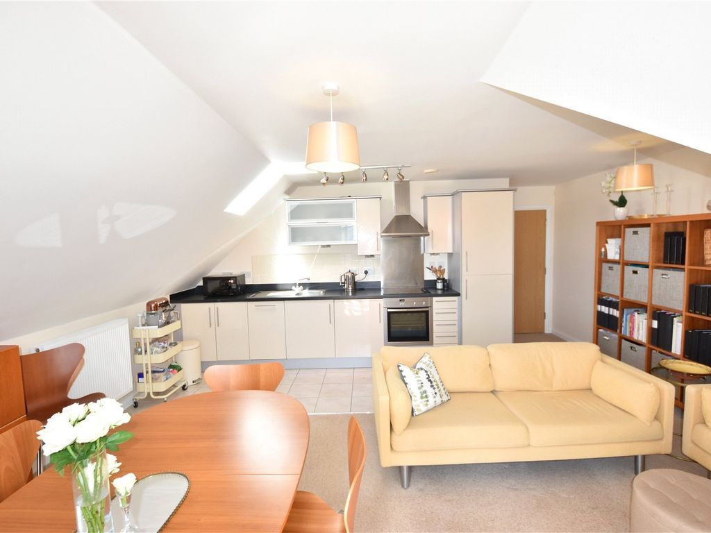 1 bed flat to rent in Folleys Place, Loudwater, High HP10, £