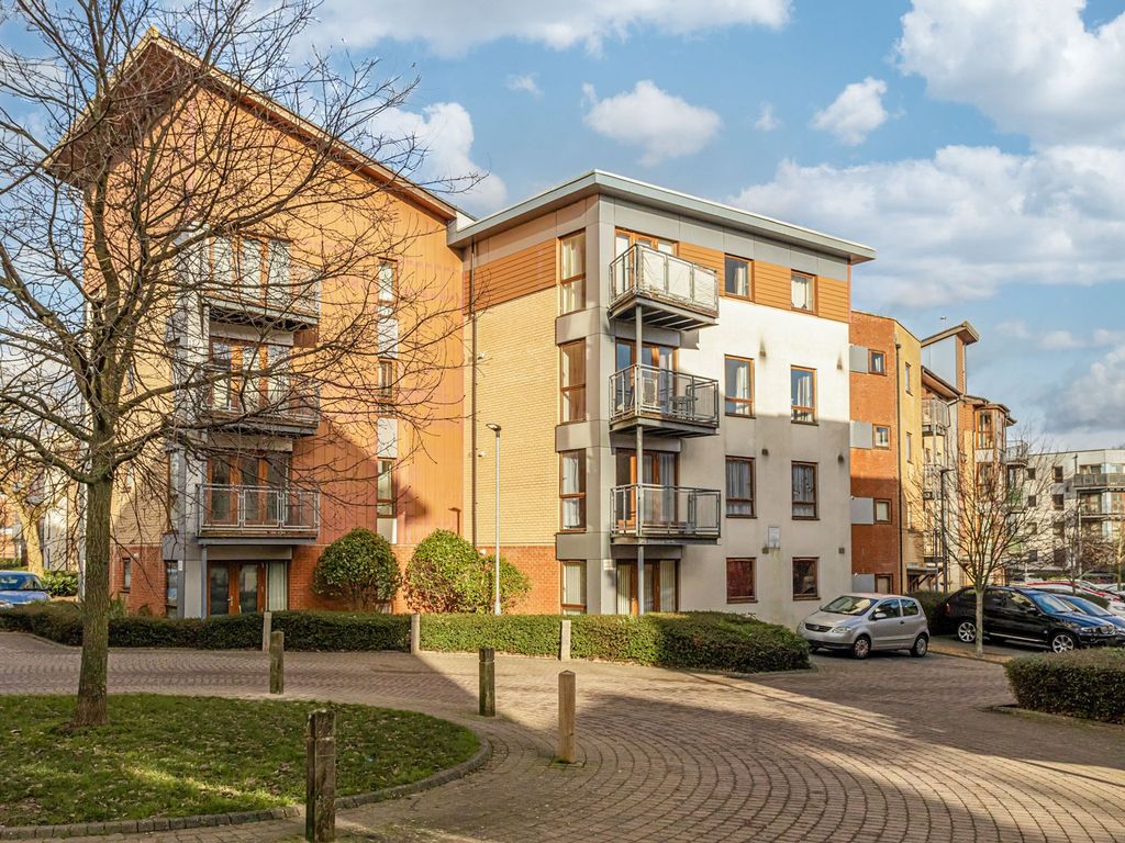 Commonwealth Drive, Finlay Court RH10  